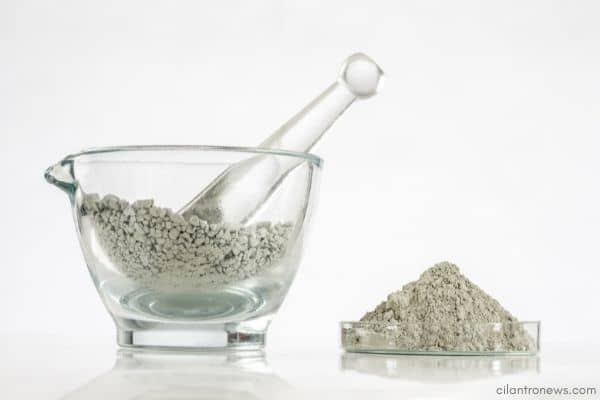 Bentonite clay for alopecia (hair loss).